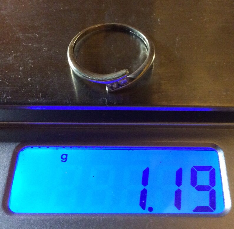 9ct White Gold Diamond Cross Over Ring Size J12