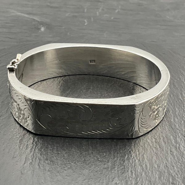 Vintage Sterling Silver Textured Thick Hinged Bangle