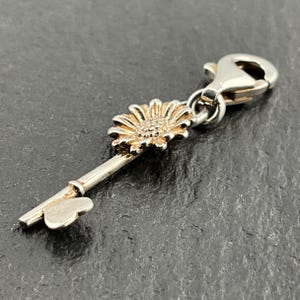 Oryginalny naszyjnik Thomas Sabo Flower Key ze srebra próby 925