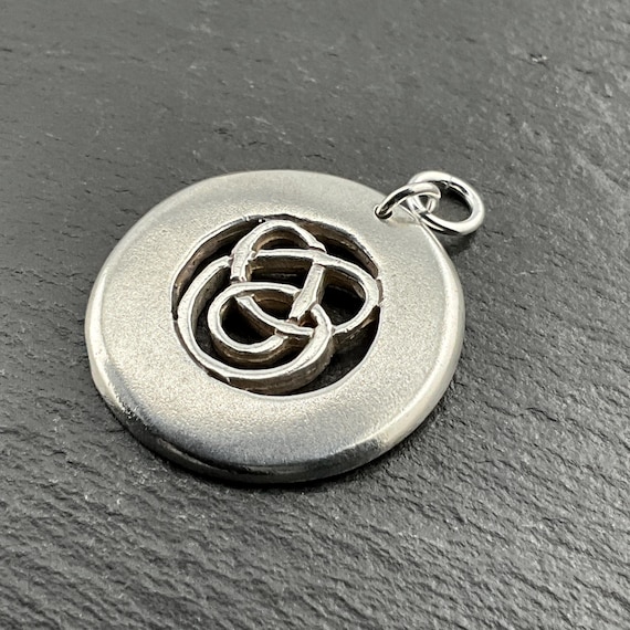Vintage Sterling Silver Circular Calon Lân Pendant