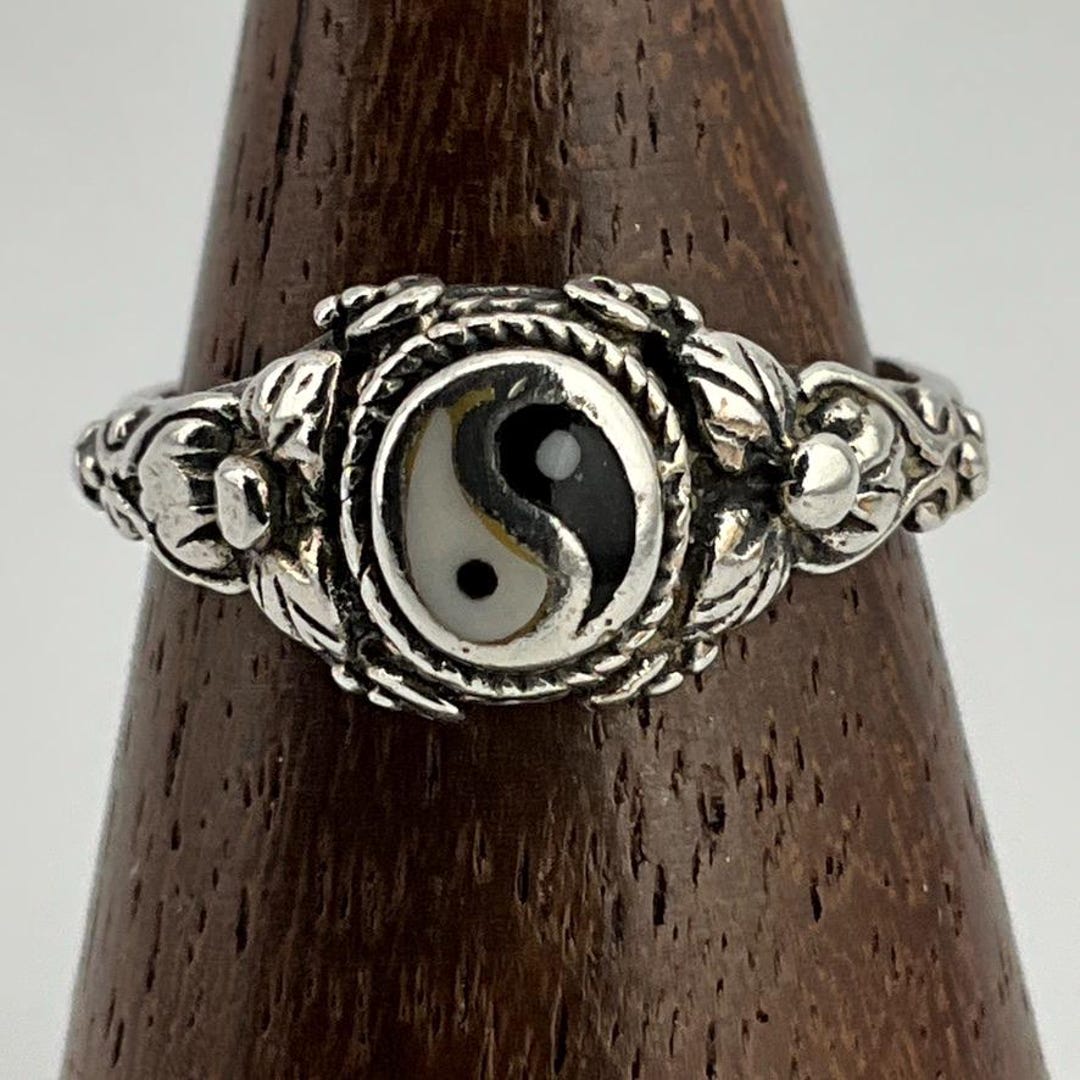 Vintage Enamel Sterling Silver Yin & Yang Ring, UK Size K, US Size 5 1/ ...