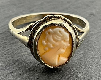 Vintage Cameo Cabochon Sterling Silver Ring, UK Size N1/2, US Size 6 3/4, EU Size 53 1/4