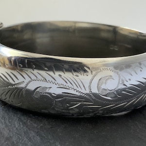 Vintage Sterling Silver Hinged Bangle