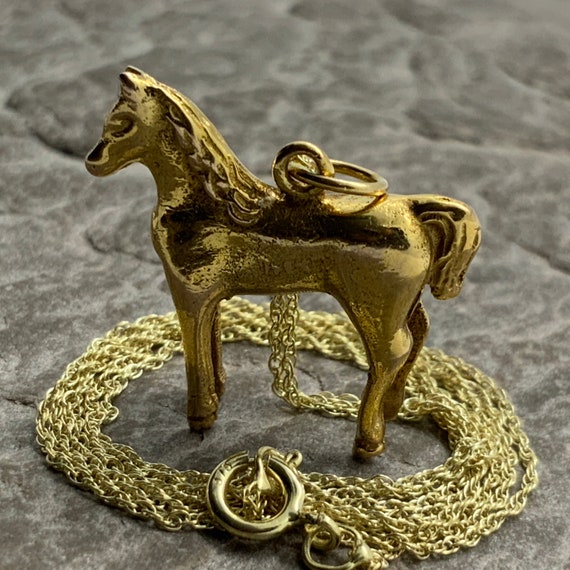 Vintage Solid 9ct Gold Horse Pendant 