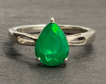 Vintage Green Gemstone Sterling Silver Teardrop Solitaire Ring, UK Size L1/2, US Size 5 3/4, EU Size 51