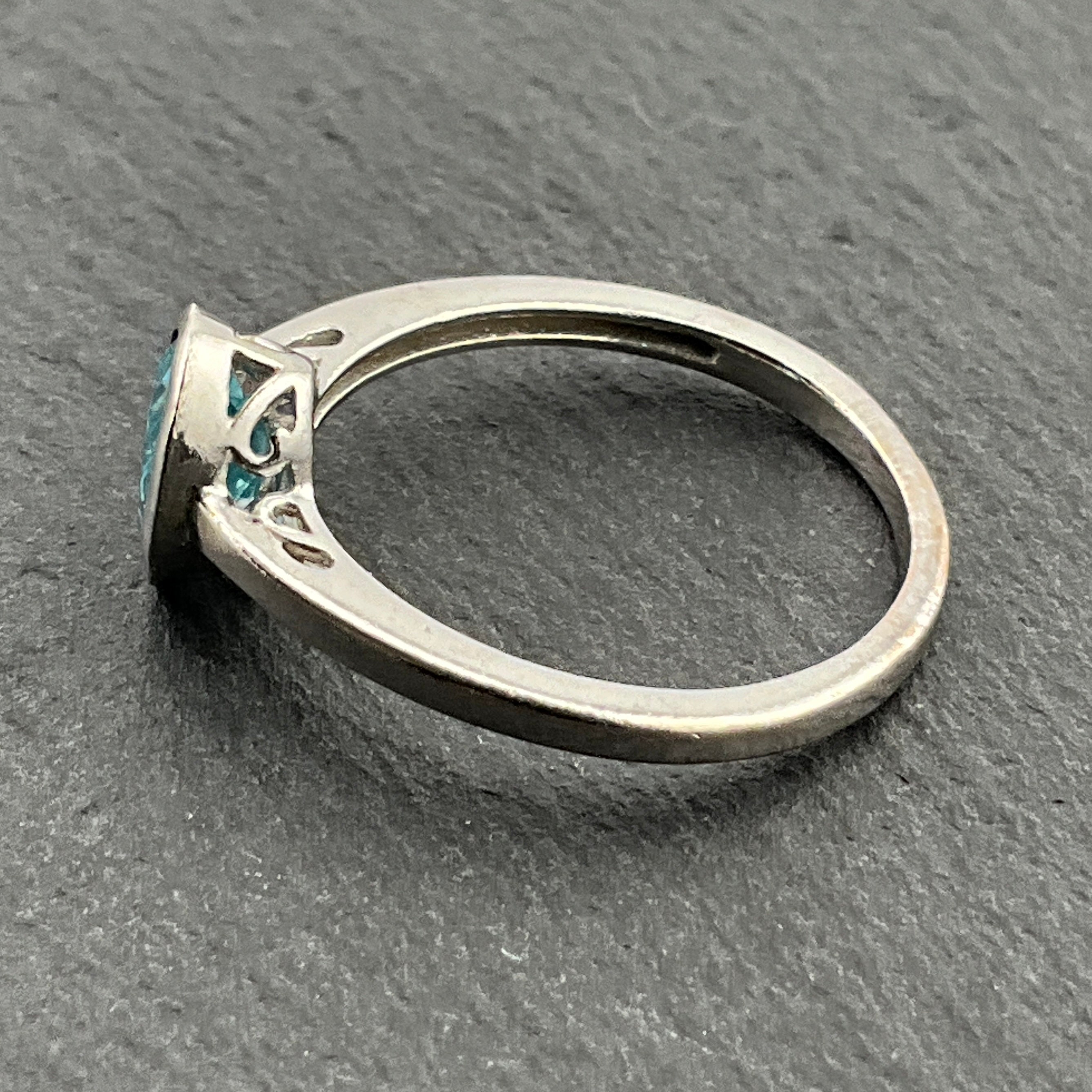 925 Steling Argento Topazio Blu Halo Fidanzamento Anello Originale 925 Steling Argento Topazio Blu Halo Fidanzamento Anello Originale
