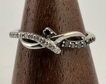 Bague Anneau Croisé En Argent 925 - 1/2 Ct Diamants Noir & Blanc - Taille 6 - Neuf Sans Emballage