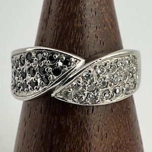 Vintage Black & White Cubic Zirconia Twist Half Eternity Statement Ring, UK Size Q, US Size 8, EU Size 56 3/4