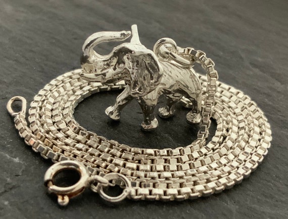 Pendentif éléphant Vintage – Bijou Avec Compartiment Secret – Argenté, Bon état