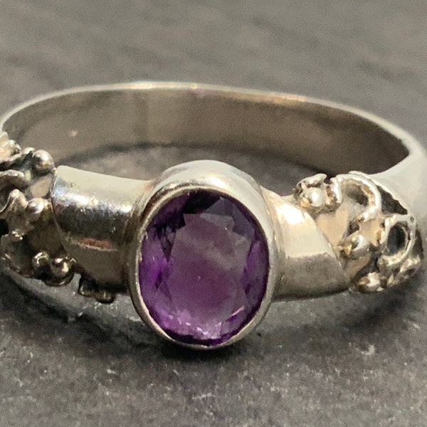Vintage Amethyst Oval Sterling Silver Ring, UK Size P, US Size 7 1/2, EU Size 55 1/4, February Birthstone