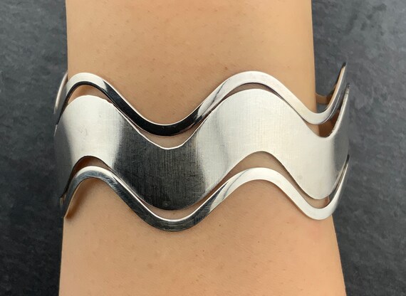 Vintage Solid Sterling Silver Torc Wave Bangle - image 7