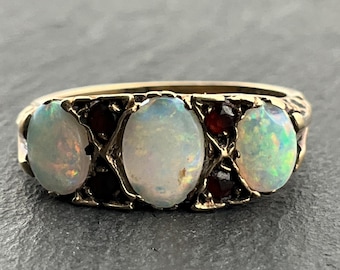 Anillo vintage de oro de 9 quilates con ópalo y granate, talla M1/2 (Reino Unido), talla 61/4 (EE. UU.), talla 52 (UE)