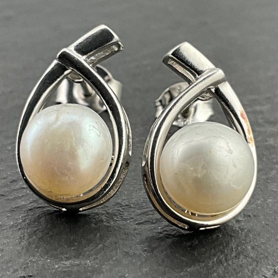 Pendentif en ambre naturel de la Baltique avec cordon en cuir Pendentif en ambre naturel de la Baltique avec cordon en cuir