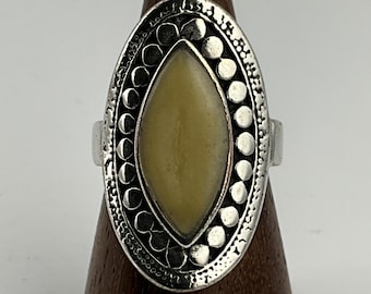 Vintage Mother Of Pearl Sterling Silver Oval Statement Ring, UK Size Q1/2, US Size 8 1/2, EU Size 58