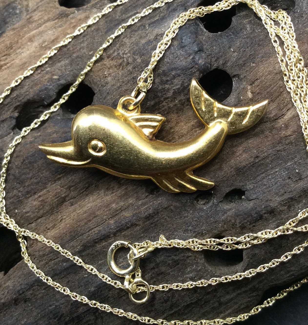 9ct gold dolphin pendant deals