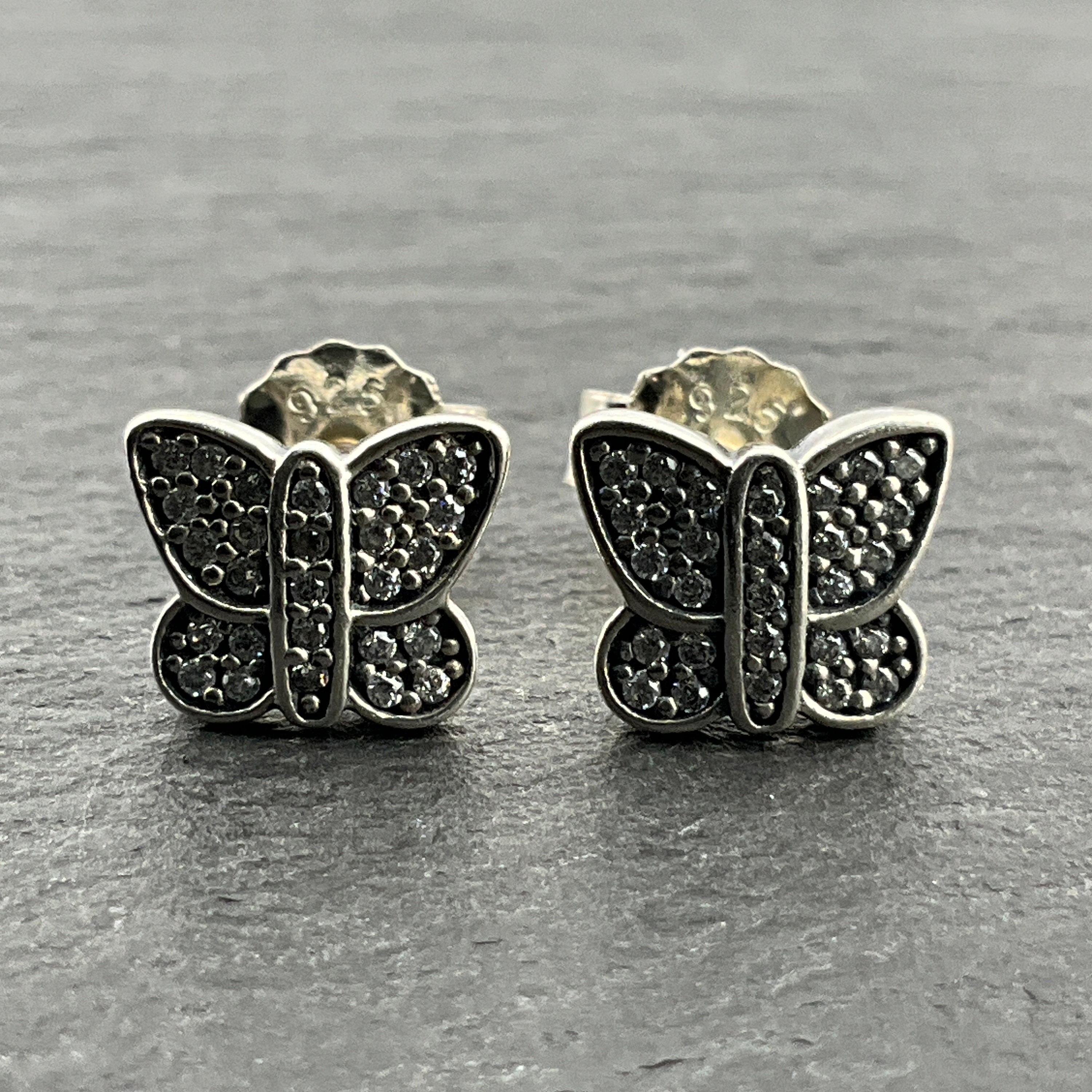 Orecchino A Bottone Labret Da 6 Mm Con Punta A Sfera In Acciaio Chirurgico Color Oro P