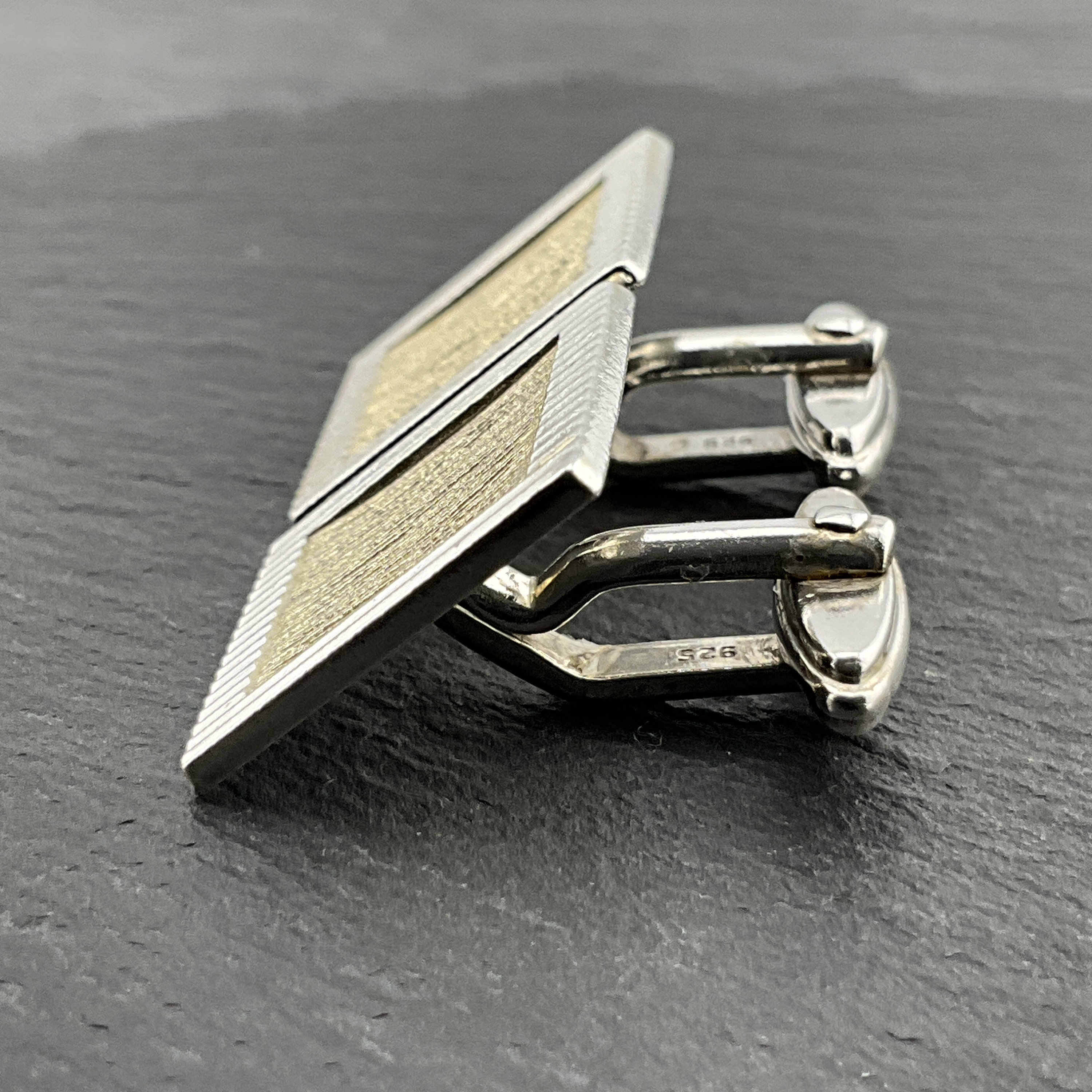 Boutons De Manchette Vintage En Ton Argent - 15,1g, Dimensions 1,9 X 1,4 Cm, Occasion
