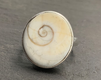 Vintage Shive Eye Shell Sterling Silver Statement Ring, UK Size H1/2, US Size 4, EU Size 46 1/2