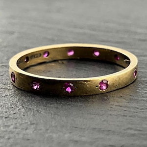 Bague éternité vintage en or 9 carats rubis, taille UK L, taille US 5 1/2, taille UE 50 3/4