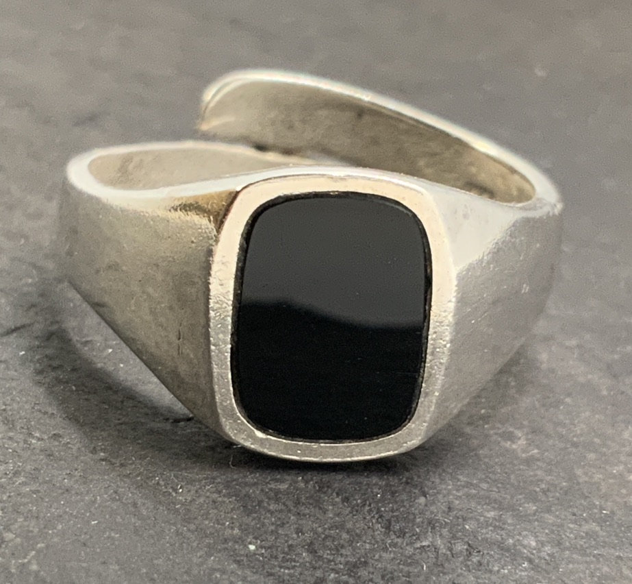 Vintage Onyx Sterling Silver Signet Ring, UK Size M, US Size 6, EU Size 51 1/2 - Etsy Vintage Onyx Sterling Silver Signet Ring, UK Size M, US Size 6, EU Size 51 1/2 - Etsy