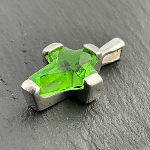 Vintage Green Cubic Zirconia Sterling Silver Cross Pendant Necklace