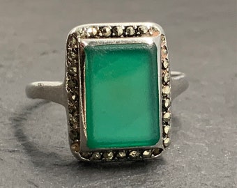 Vintage Chrysoprase & Marcasite Sterling Silver Rectangular Solitaire Ring, UK Size K, US Size 5 1/4, EU Size 49 1/2