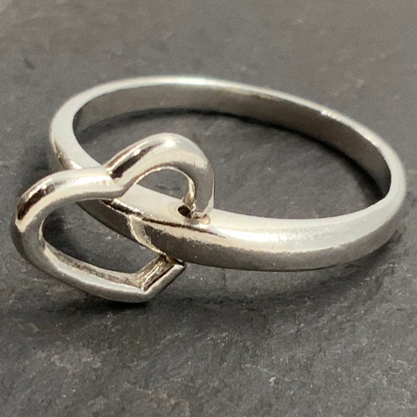 Vintage Sterling Silver Entwined Heart Band Ring, UK Size R, US Size 8 3/4, EUSize 58 1/2