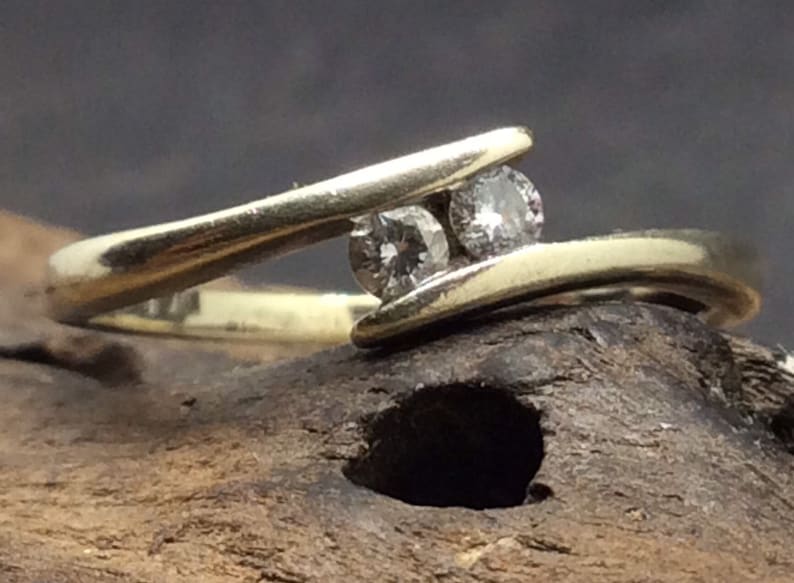 9ct White Gold Diamond Cross Over Ring Size J12