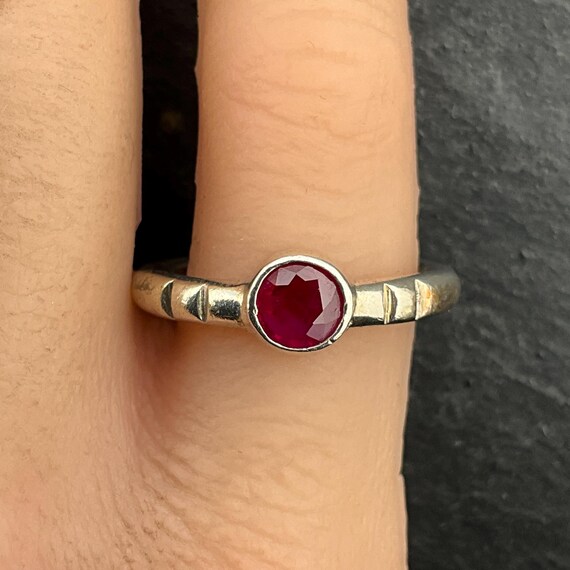 Vintage Ruby Sterling Silver Solitaire Ring, UK S… - image 11
