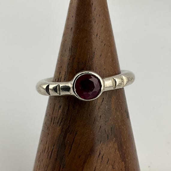 Vintage Ruby Sterling Silver Solitaire Ring, UK S… - image 1