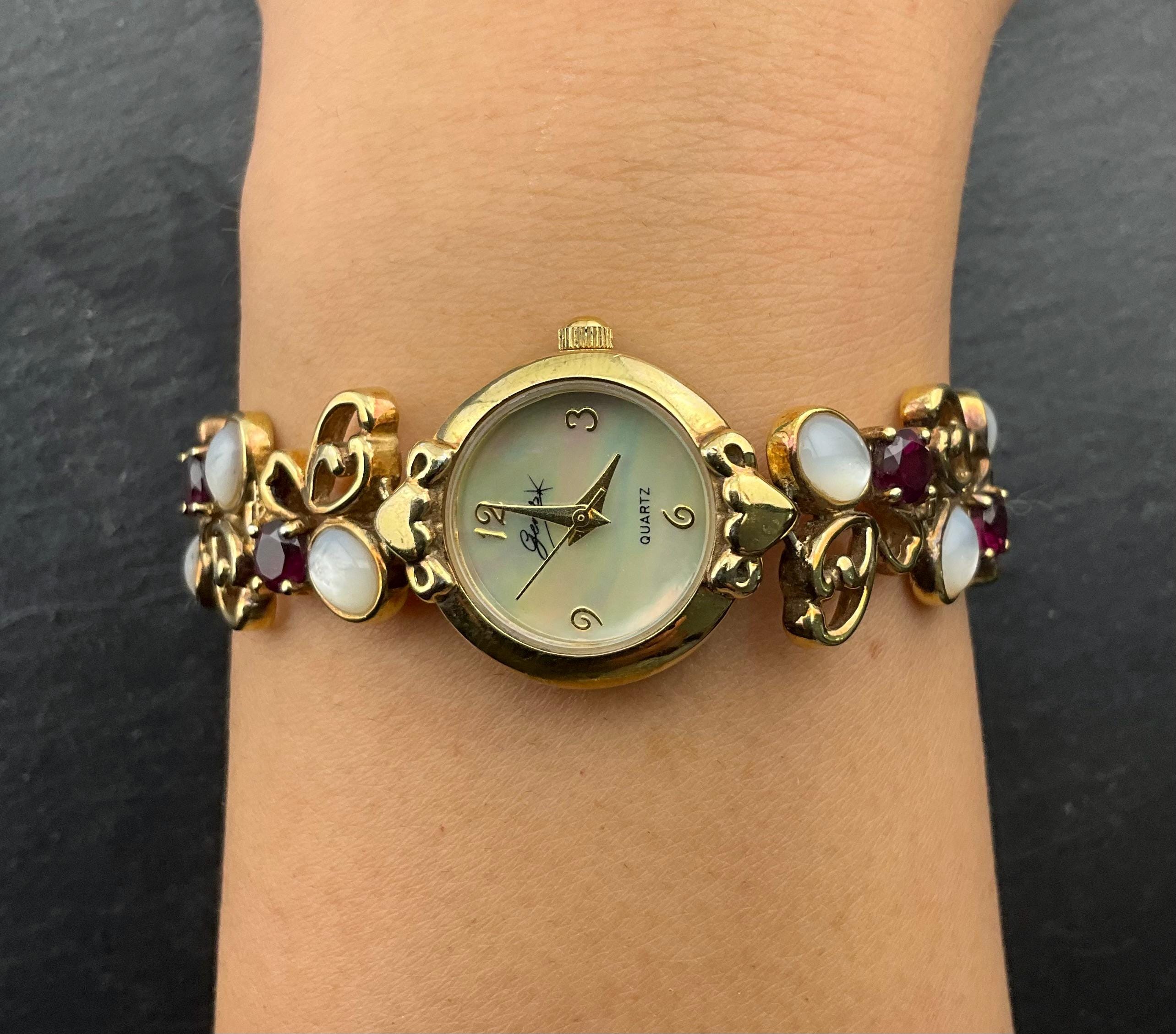 Vintage Solid Sterling Silver Garnet & Mother of Pearl Wrist  display picture 2