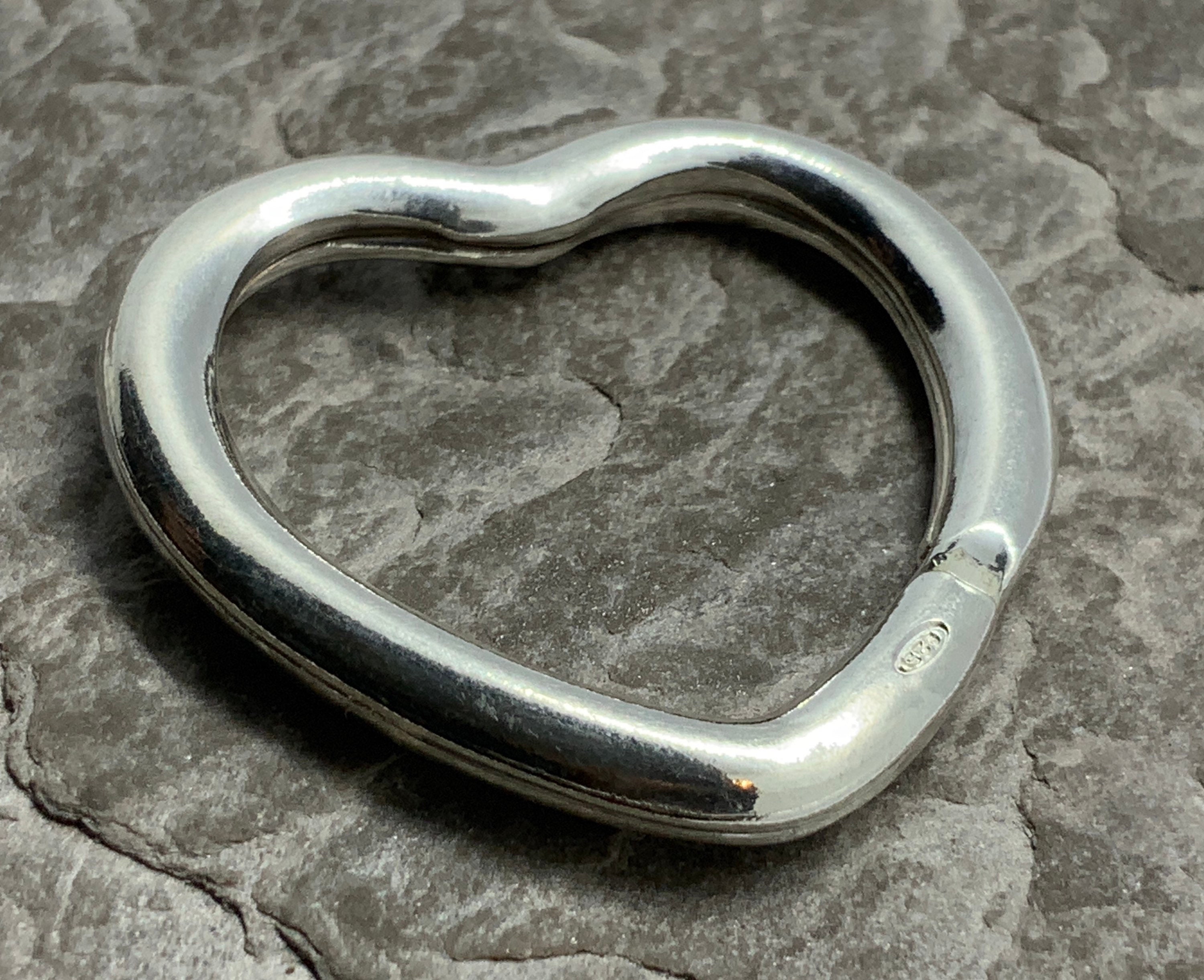 Porte-clés / Pendentif HERMÈS Vintage En Argent Sterling Coeur - N°5221, Occasion Bon état