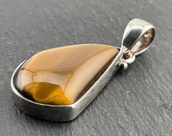Vintage Tiger's Eye Cabochon Sterling Silver Pendant Necklace