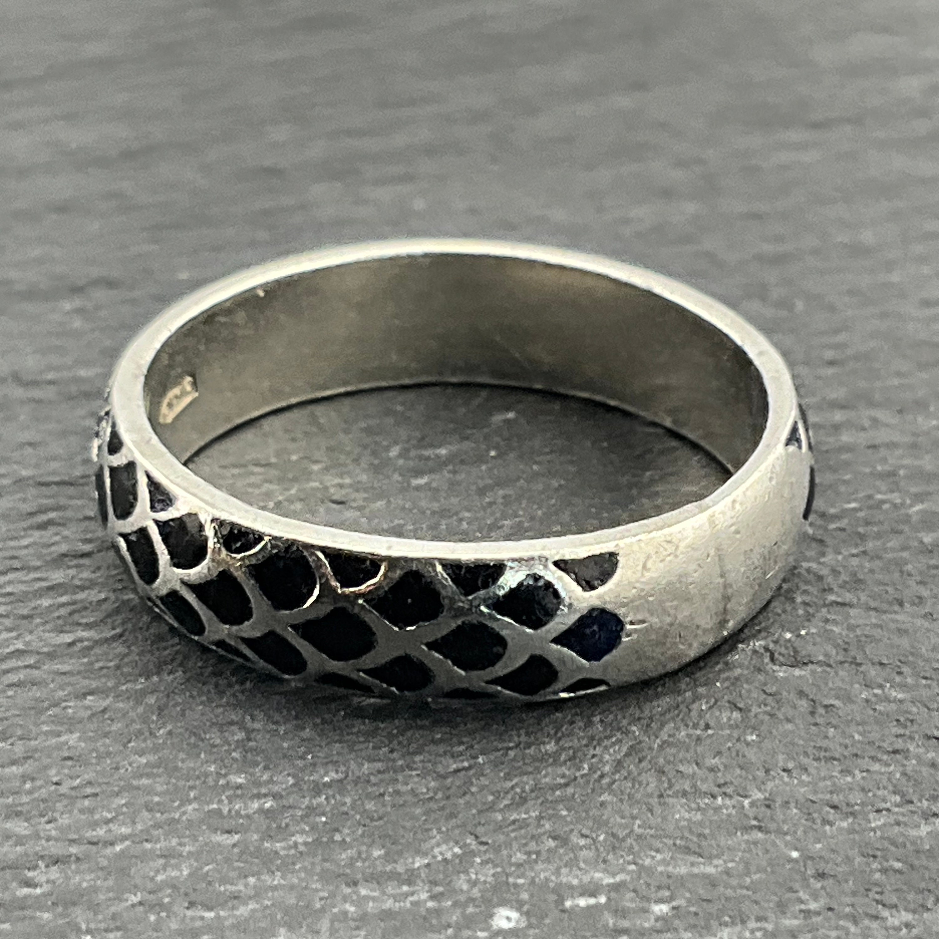 Vintage Black Enamel Fish Scales Sterling Silver Band Ring, UK Size S ...