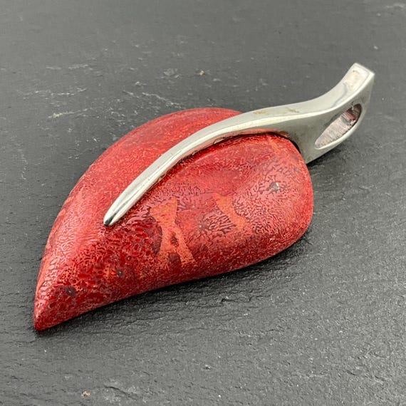 Pendentif Ancien En Or 14K Avec Corail Sculpté Et Gland En Feuille De Chêne - Bijou Vintage Occasion