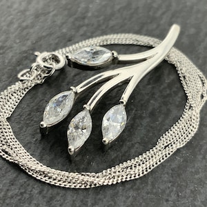 Vintage 9ct White Gold Cubic Zirconia Pendant Necklace