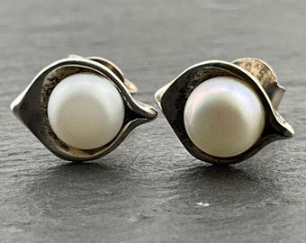 Vintage Sterling Silver Pearl Stud Earrings