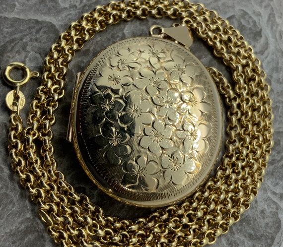 9ct Gold Locket Pendant Necklace - Etsy 