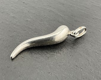 Halsband i sterlingsilver med hänge och vintagevåg