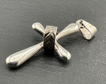 Collier vintage à pendentif croix et crucifix en argent sterling