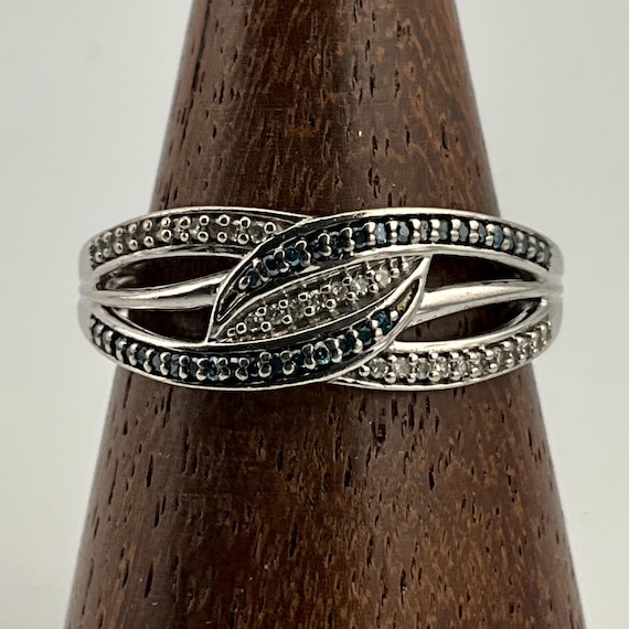 Vintage Blue & White Moissanite Silver Twist Ring, UK Size N, US Size 6 1/2, EU Size 52 3/4 - Etsy Canada Vintage Blue & White Moissanite Silver Twist Ring, UK Size N, US Size 6 1/2, EU Size 52 3/4 - Etsy Canada