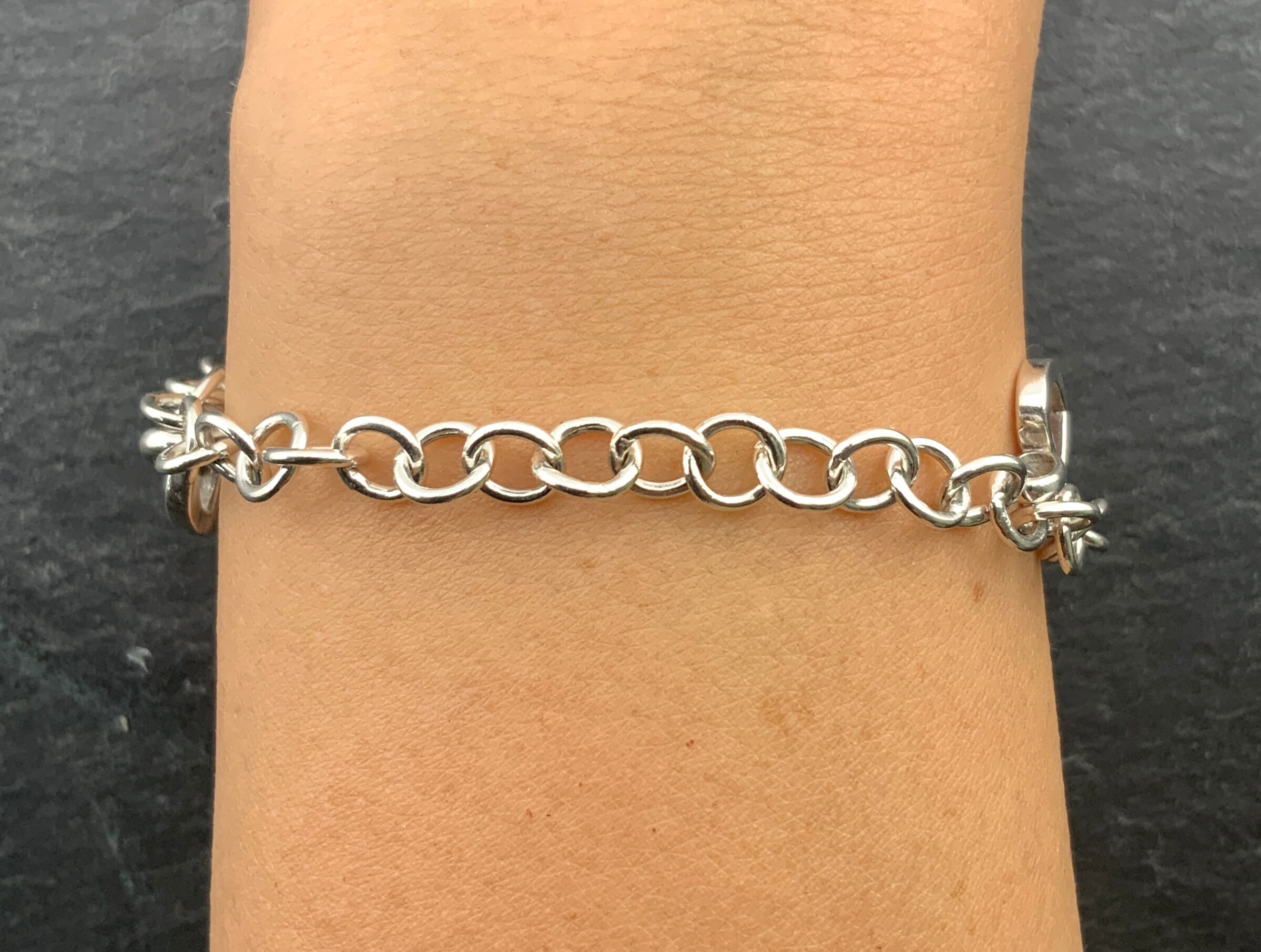 Sterlingsilber Armband Mit Herzschloss – Süßes Seil- Oder Bordsteinketten-Design Für Kinder & Damen Sterlingsilber Armband Mit Herzschloss – Süßes Seil- Oder Bordsteinketten-Design Für Kinder & Damen