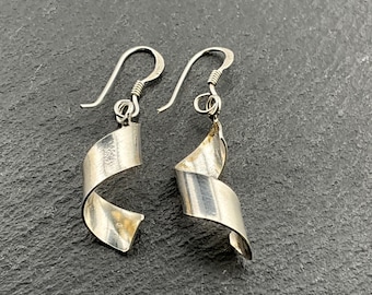 Paire De Boucles D'oreilles Vintage Moderniste – Chaîne Spirale Argentée, Occasion