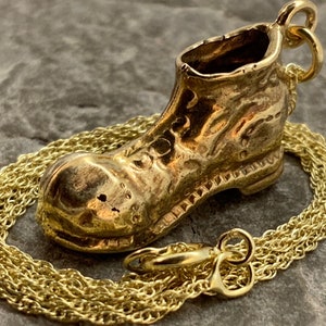 Vintage 9ct Gold Boot Pendant Necklace