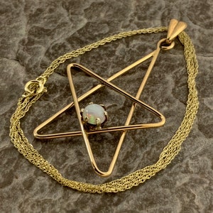 Vintage 9ct Gold Natural Opal Pendant Necklace