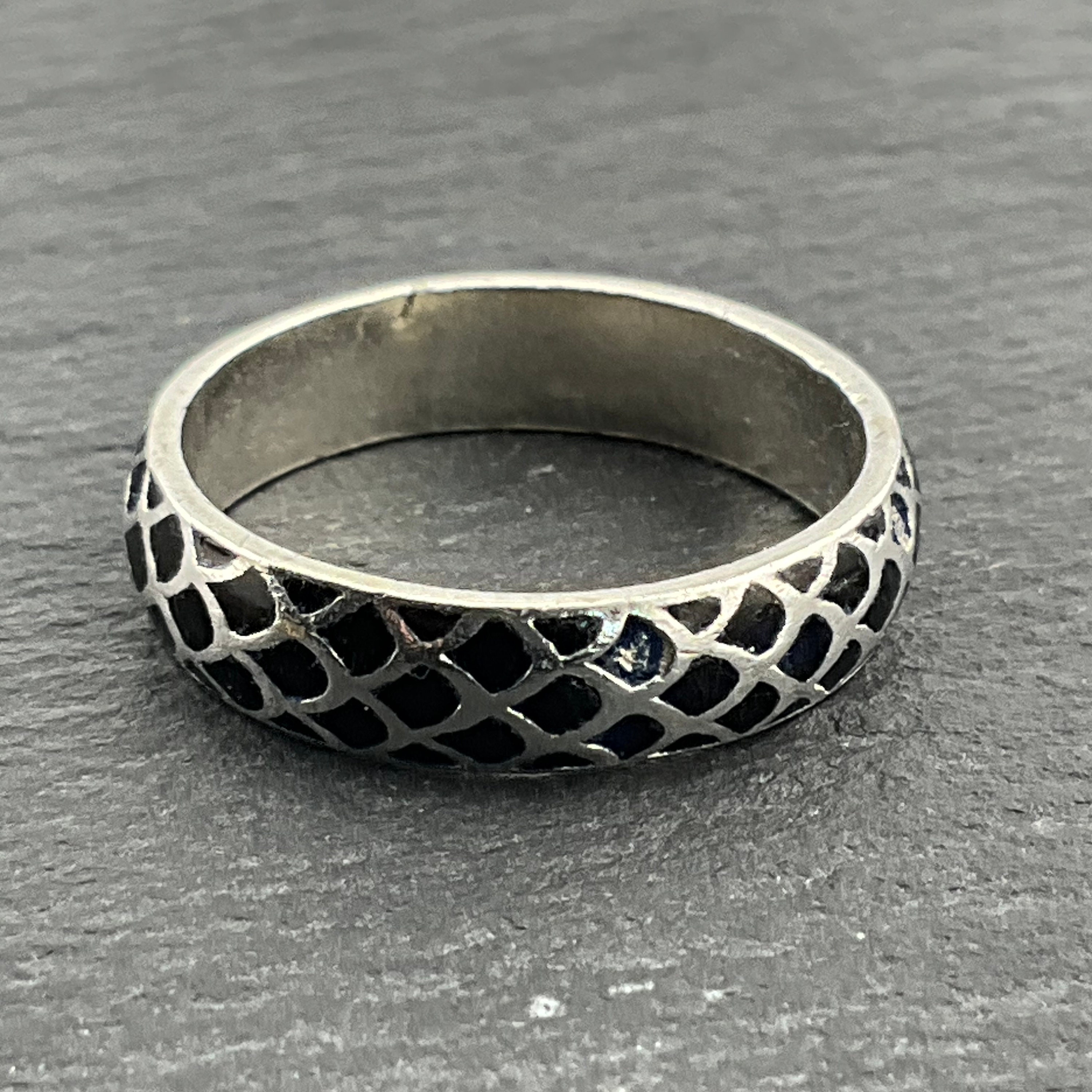 Vintage Black Enamel Fish Scales Sterling Silver Band Ring, UK Size S ...