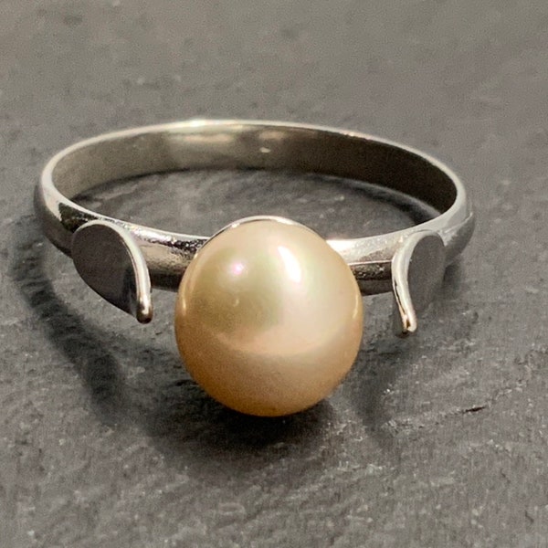 Vintage Pearl Sterling Silver Solitaire Ring, UK Size K, US Size 5 1/4, EU Size 49 1/2