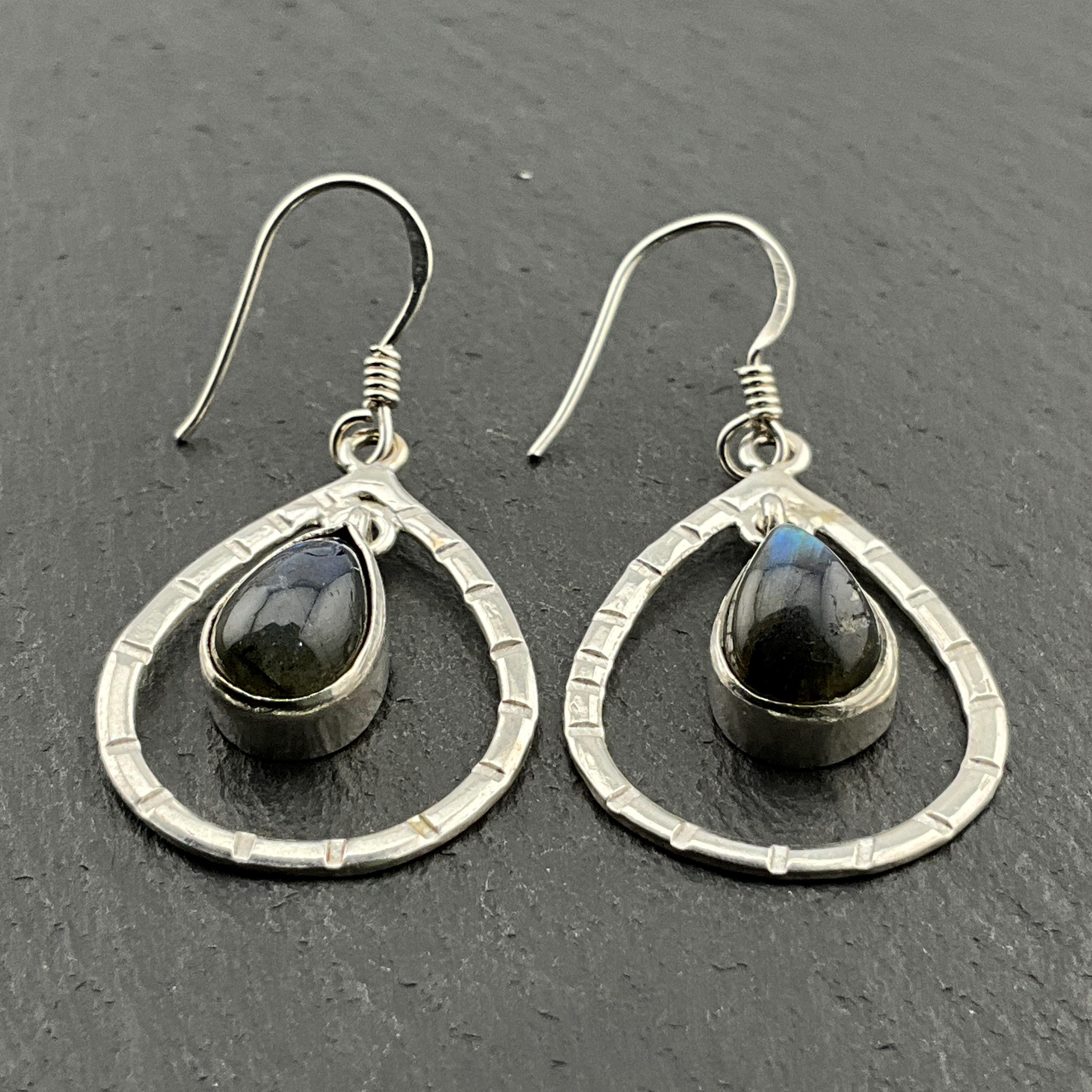 Orecchini pendenti con labradorite e topazio bianco
