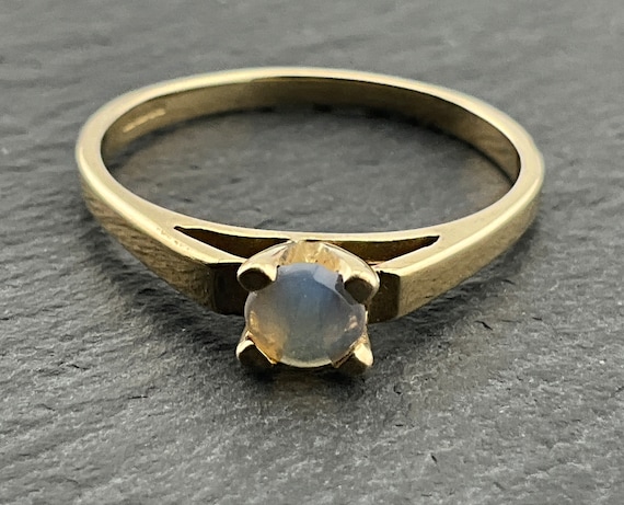 Vintage Solid 9ct Gold Opal Solitaire Ring, UK Si… - image 1