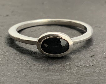 Vintage Onyx Sterling Silver Dainty Solitaire Ring, UK Size L, US Size 5 1/2, EU Size 50 3/4